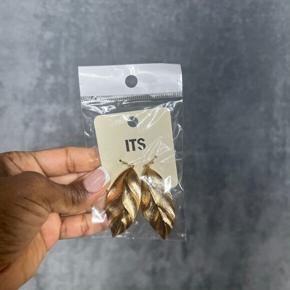 NWT Textured Leaf Dangle Earrings Gold Tone - Picture 4 of 8